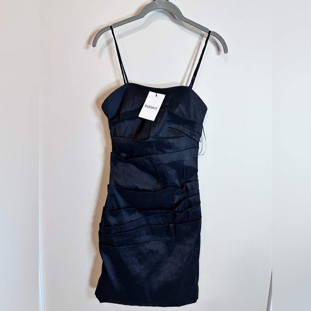 Women’s Bardot melbourne Medium black mini fitting stretch Dress New